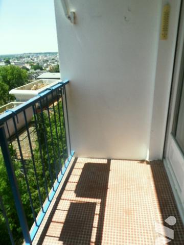 A vendre quartier Bollée au MANS, appartement avec parking et cave.