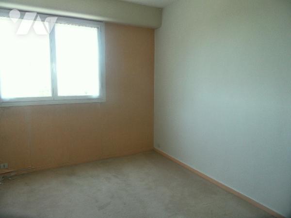 A vendre quartier Bollée au MANS, appartement avec parking et cave.