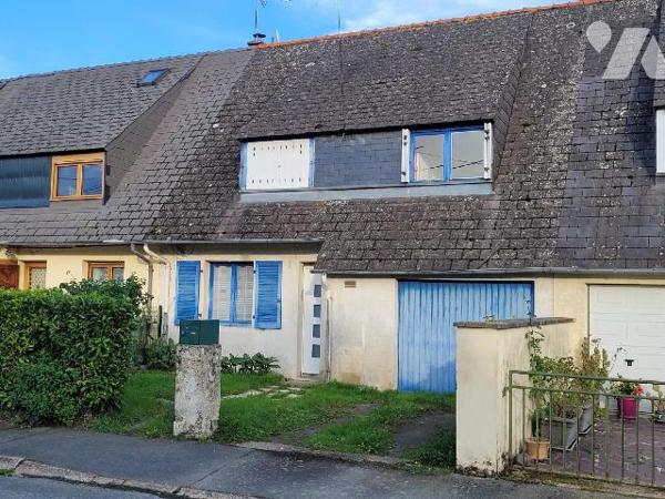 Située sur le secteur de Pleurtuit, une maison mitoyenne proche des commerces, écoles et transp...