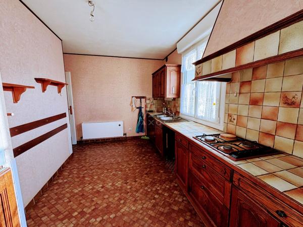 Maison à étage de 3 chambres avec garage et jardin