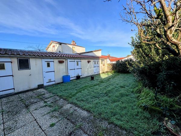 Maison à étage de 3 chambres avec garage et jardin