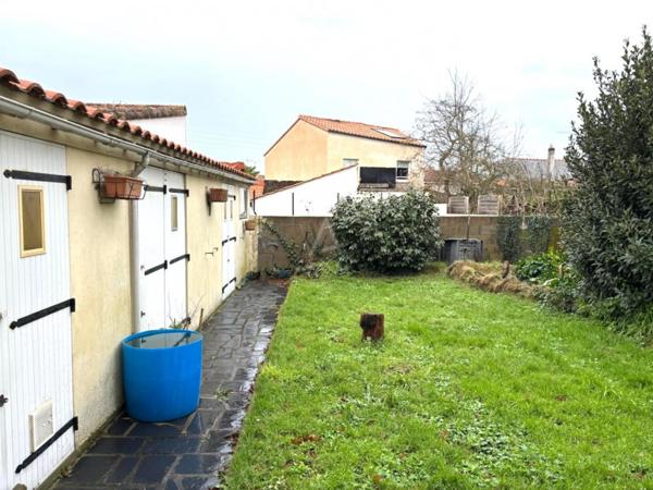 Maison à étage de 3 chambres avec garage et jardin