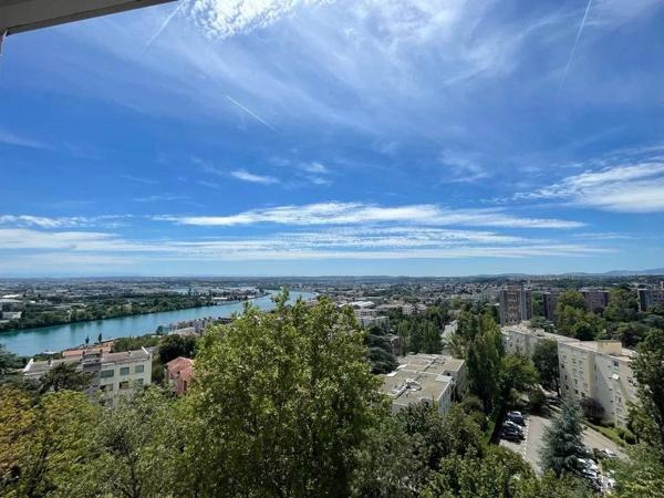 T4 MEUBLÉ AVEC VUE PANORAMIQUE SUR LYON – LA MULATIÈRE