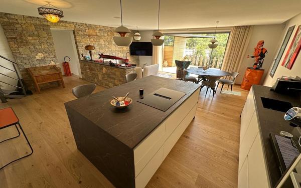 Maison à vendre    4 pièces •  La Cadière-d'Azur