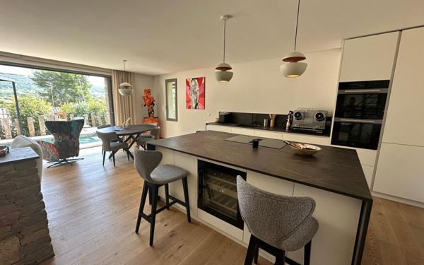 Maison à vendre    4 pièces •  La Cadière-d'Azur