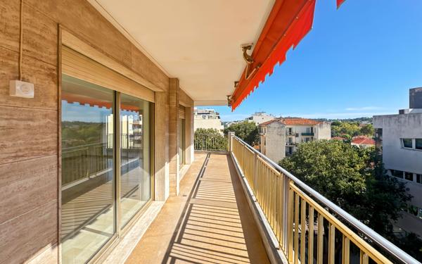 Appartement à louer    3 pièces •  Antibes