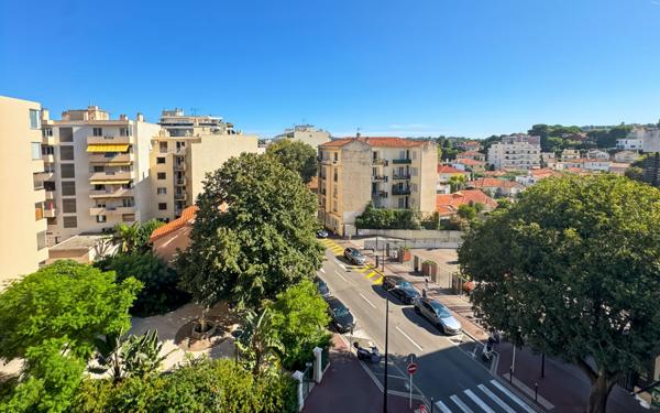 Appartement à louer    3 pièces •  Antibes