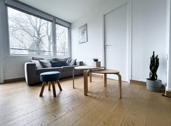 APPARTEMENT LUMINEUX dans résidence privée - 3 chambres- Possibilité 2 et agrandir le séjour- CAVE- Stationnements
