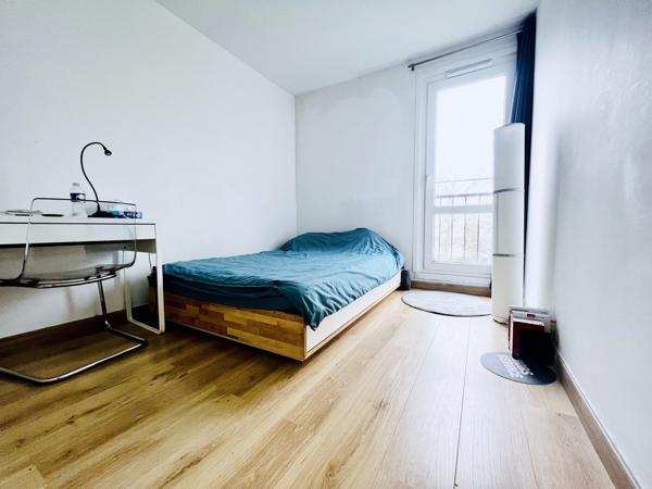 APPARTEMENT LUMINEUX dans résidence privée - 3 chambres- Possibilité 2 et agrandir le séjour- CAVE- Stationnements
