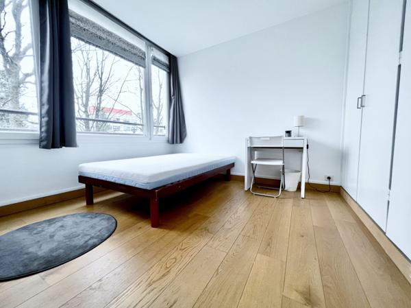 APPARTEMENT LUMINEUX dans résidence privée - 3 chambres- Possibilité 2 et agrandir le séjour- CAVE- Stationnements