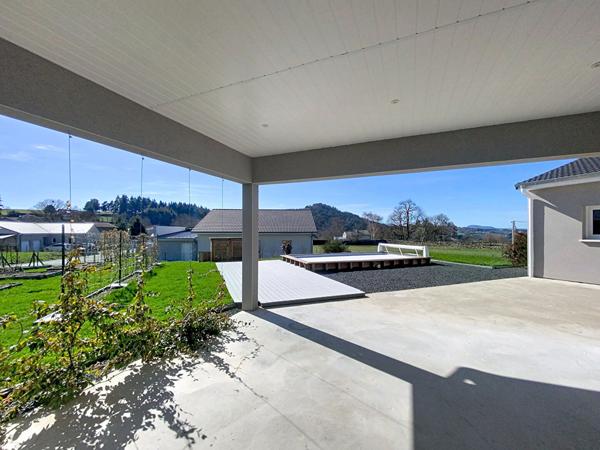 Yssingeaux! Villa contemporaine de 2022 plain pied avec 4 chambres, garage et terrain