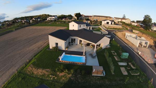 Yssingeaux! Villa contemporaine de 2022 plain pied avec 4 chambres, garage et terrain