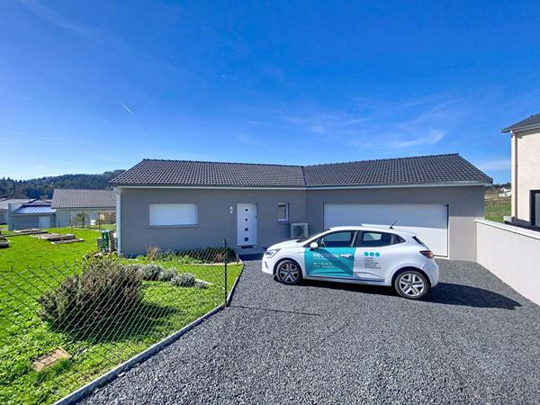 Yssingeaux! Villa contemporaine de 2022 plain pied avec 4 chambres, garage et terrain