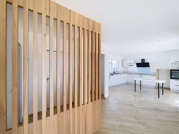 Yssingeaux! Villa contemporaine de 2022 plain pied avec 4 chambres, garage et terrain