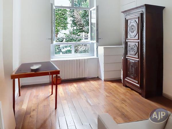 Vente appartement Paris 7eme : 467 250 € - AJP Immobilière Passy Paris 16
