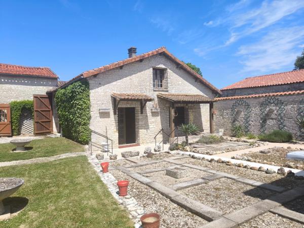 Charme de l'Ancien et volumes Exceptionnels "Maison de Maître à Rénover"