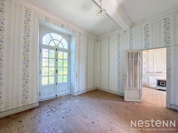 A Vendre Maison en pierre mitoyenne de 165 m² avec jardin proche du centre-ville