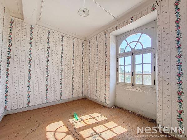 A Vendre Maison en pierre mitoyenne de 165 m² avec jardin proche du centre-ville