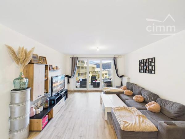 Dans une copropriété de 2020 sécurisée, venez visiter ce beau T3 avec balcon + garage.