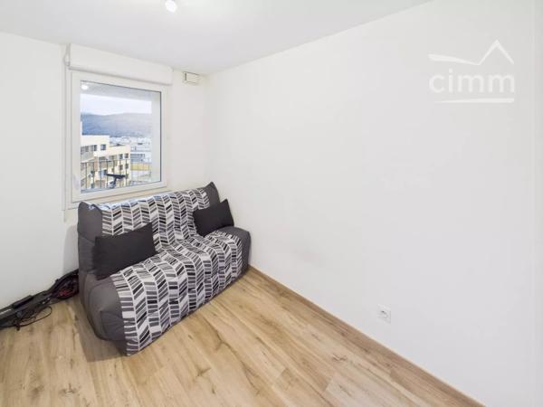 Dans une copropriété de 2020 sécurisée, venez visiter ce beau T3 avec balcon + garage.