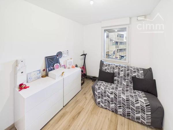 Dans une copropriété de 2020 sécurisée, venez visiter ce beau T3 avec balcon + garage.