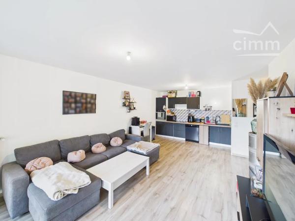 Dans une copropriété de 2020 sécurisée, venez visiter ce beau T3 avec balcon + garage.