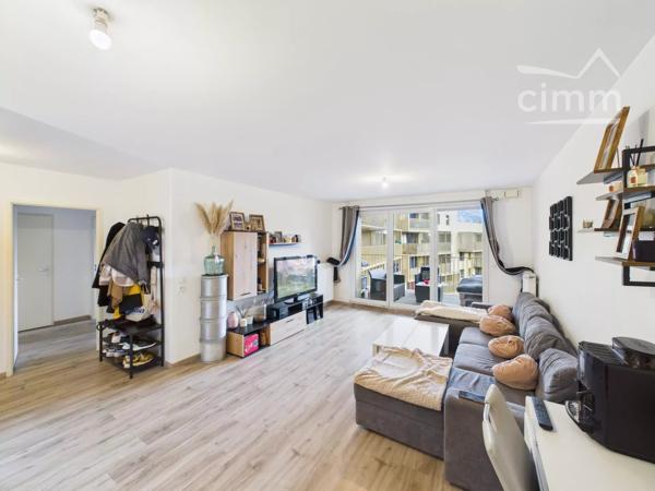 Dans une copropriété de 2020 sécurisée, venez visiter ce beau T3 avec balcon + garage.