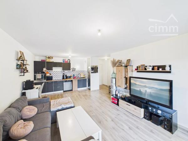 Dans une copropriété de 2020 sécurisée, venez visiter ce beau T3 avec balcon + garage.