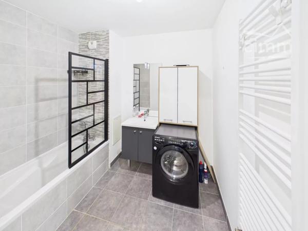 Dans une copropriété de 2020 sécurisée, venez visiter ce beau T3 avec balcon + garage.