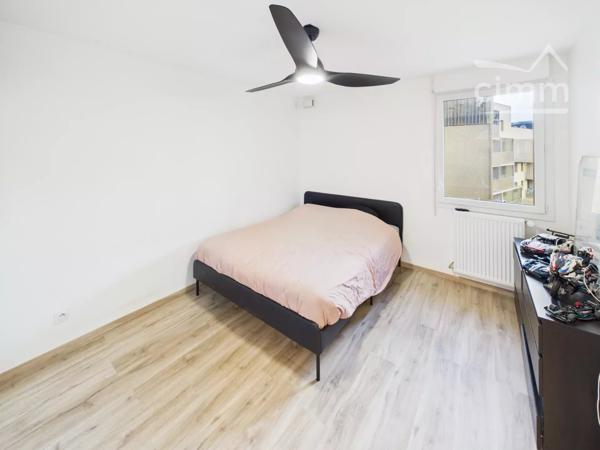 Dans une copropriété de 2020 sécurisée, venez visiter ce beau T3 avec balcon + garage.