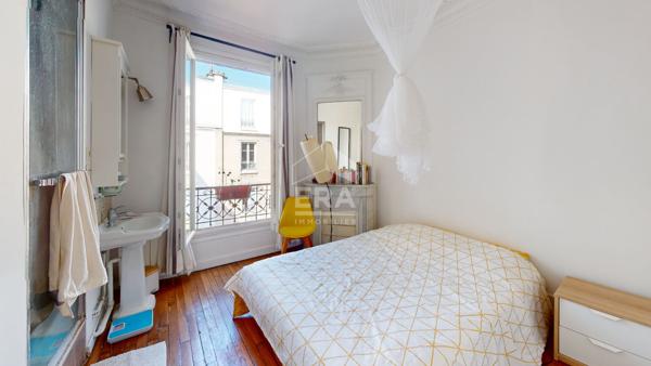 Appartement Paris 2 pièces  de 33 m²  avec balcon de 3 m²
