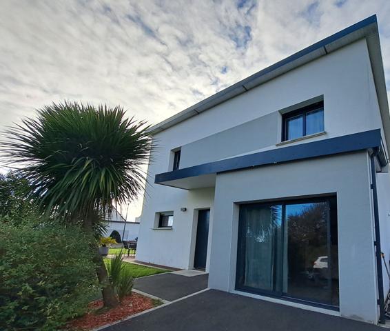 Concarneau - Maison contemporaine de 125 m² avec vie de plain pied dans quartier calme et résidentiel.