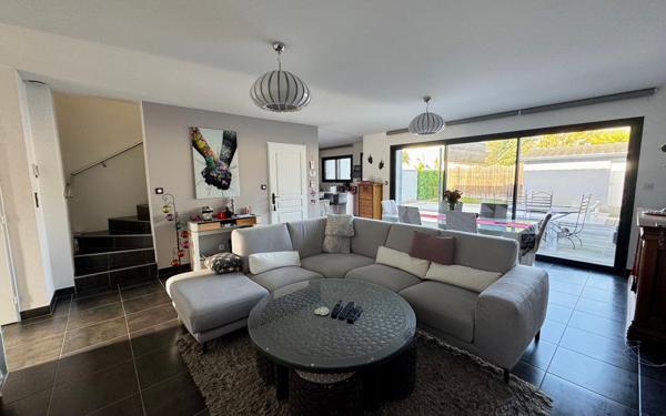 Maison à vendre    5 pièces • 143 m2 Mérignac