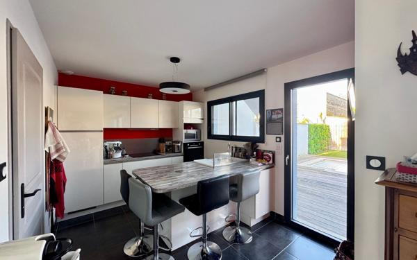 Maison à vendre    5 pièces • 143 m2 Mérignac