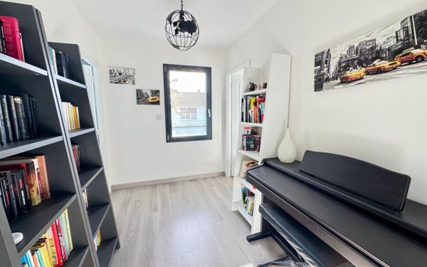 Maison à vendre    5 pièces • 143 m2 Mérignac