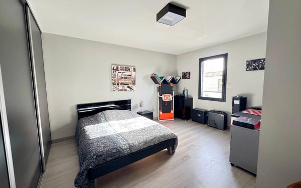 Maison à vendre    5 pièces • 143 m2 Mérignac