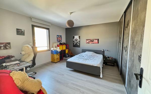 Maison à vendre    5 pièces • 143 m2 Mérignac