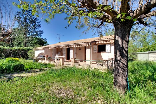 A VENDRE ! Maison d'environ 65 m² sur un terrain de 574 m² !