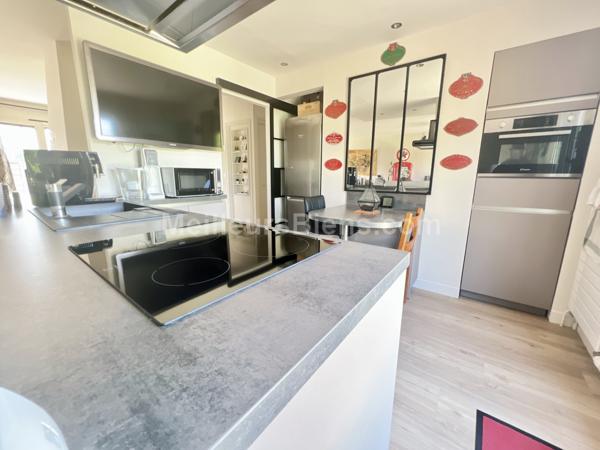 Maison 152 m2, confort de plain-pied, 3/4 chambres, terrain 984 m2,  cave, garage et dépendance.