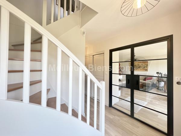 Maison 152 m2, confort de plain-pied, 3/4 chambres, terrain 984 m2,  cave, garage et dépendance.