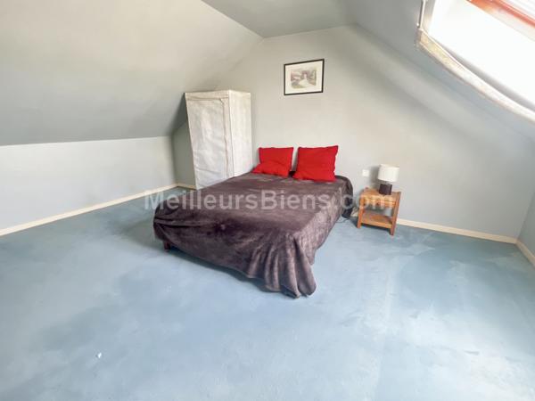 Maison 152 m2, confort de plain-pied, 3/4 chambres, terrain 984 m2,  cave, garage et dépendance.