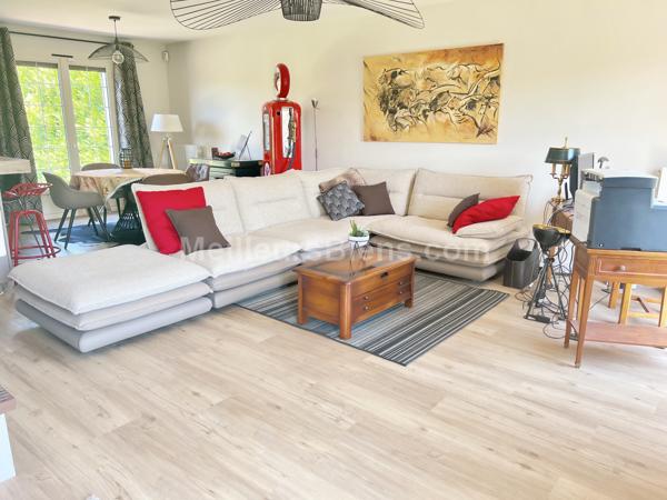 Maison 152 m2, confort de plain-pied, 3/4 chambres, terrain 984 m2,  cave, garage et dépendance.