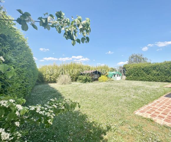 Maison 152 m2, confort de plain-pied, 3/4 chambres, terrain 984 m2,  cave, garage et dépendance.