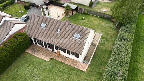 Maison 152 m2, confort de plain-pied, 3/4 chambres, terrain 984 m2,  cave, garage et dépendance.