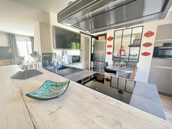 Maison 152 m2, confort de plain-pied, 3/4 chambres, terrain 984 m2,  cave, garage et dépendance.