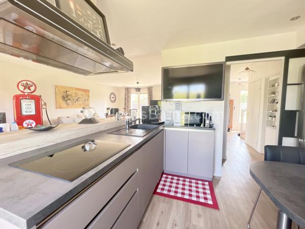 Maison 152 m2, confort de plain-pied, 3/4 chambres, terrain 984 m2,  cave, garage et dépendance.