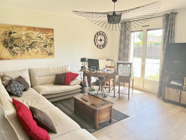 Maison 152 m2, confort de plain-pied, 3/4 chambres, terrain 984 m2,  cave, garage et dépendance.