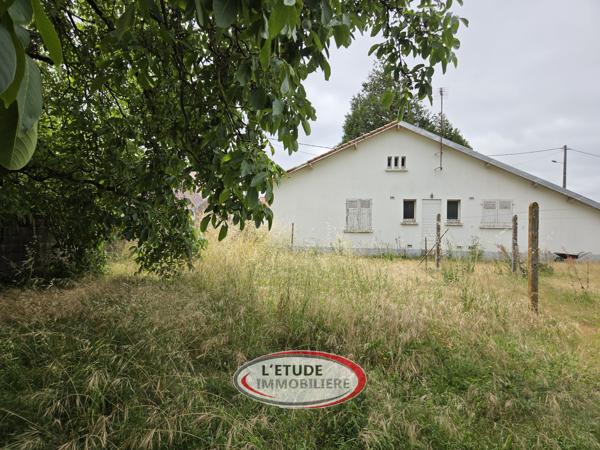 MACHECOUL BOURG : plain pied 82 m² à rénover (+ garage et dépendance) sur 990 m² de terrain !