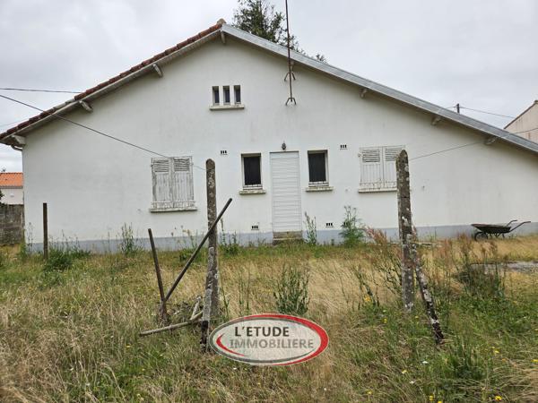 MACHECOUL BOURG : plain pied 82 m² à rénover (+ garage et dépendance) sur 990 m² de terrain !