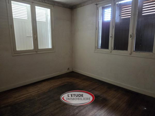 MACHECOUL BOURG : plain pied 82 m² à rénover (+ garage et dépendance) sur 990 m² de terrain !